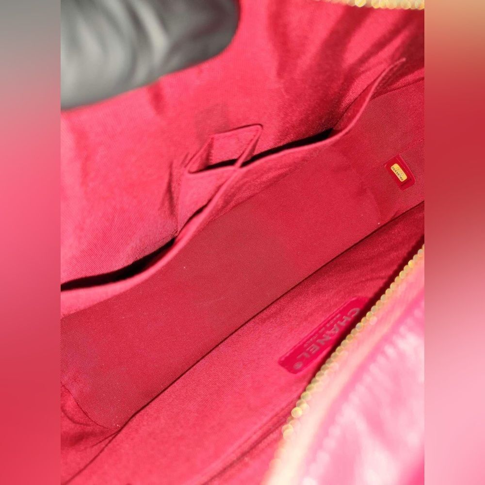 Chanel calfskin Gabrielle hobo Medium in hot pink - Picture 8 of 16